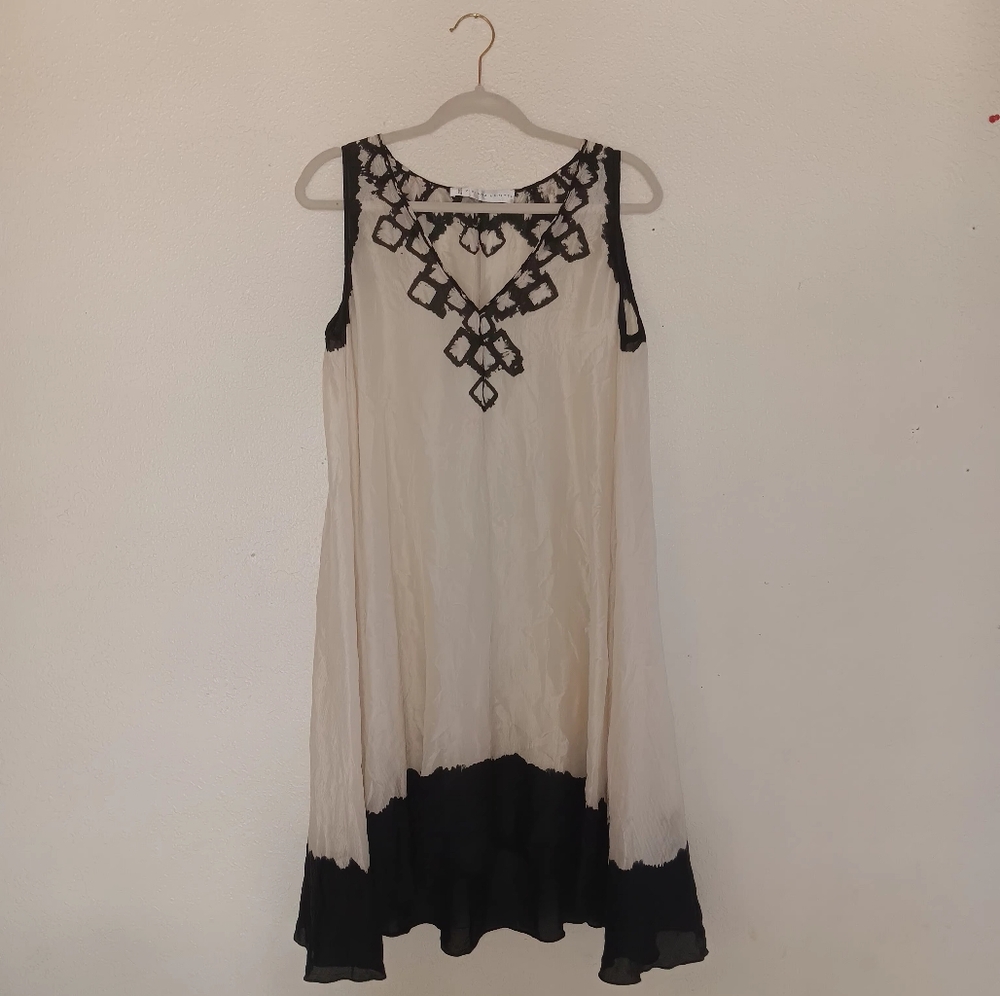 VIVIANA UCHITEL dress. Size 0. Black trim with off-white body